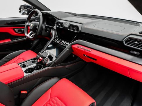 Used 2022 Lamborghini Urus image 10