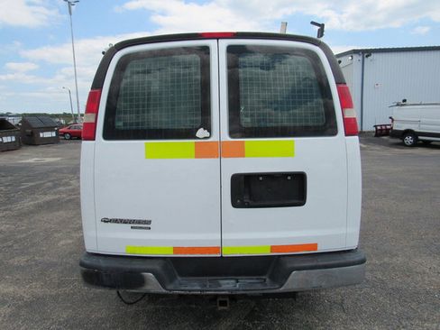 Used 2015 Chevrolet Express 2500 RWD image 4