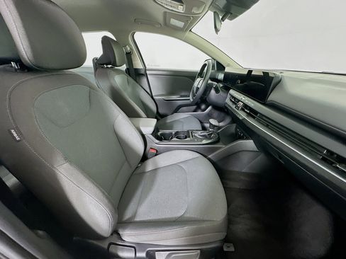 Used 2025 Kia K4 LXS FWD image 29