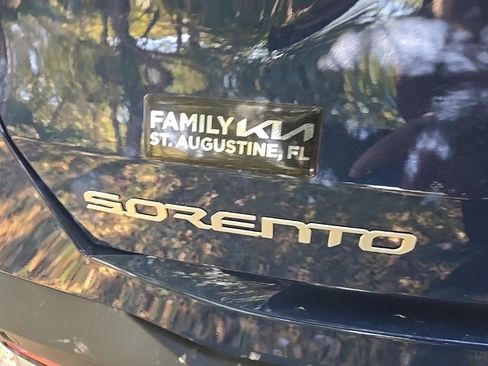 Certified 2025 Kia Sorento S w/ Panoramic Sunroof Package image 6