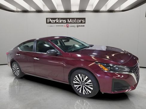 Used 2024 Nissan Altima 2.5 SV AWD/4WD image 7