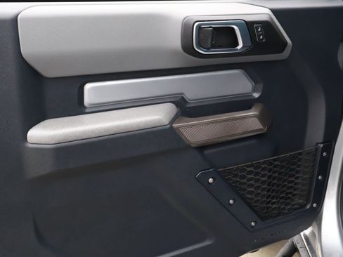 Used 2021 Ford Bronco Black Diamond image 12