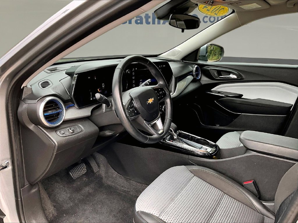 Used 2024 Chevrolet Trax LT w/ Driver Confidence Package FWD image 19