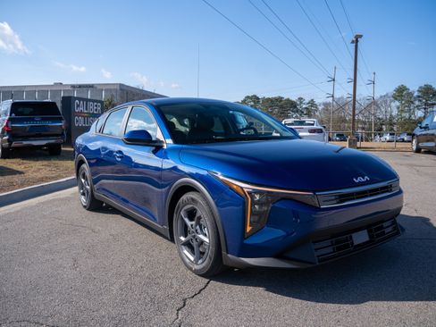 New 2025 Kia K4 LXS FWD image 4