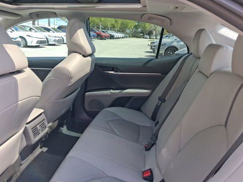 Used 2022 Toyota Camry XLE image 6