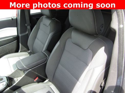 Used 2025 Chevrolet Trax LT w/ LT Convenience Package image 12
