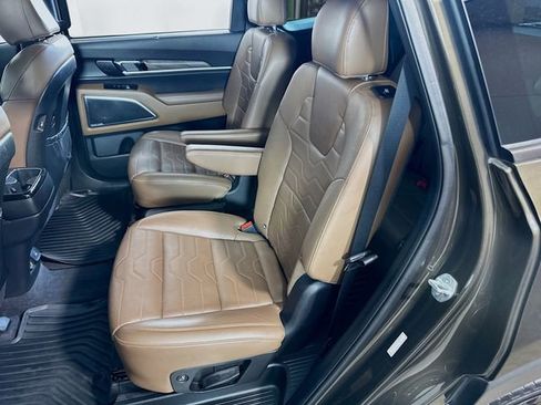 Used 2022 Kia Telluride SX w/ SX Prestige Package image 15