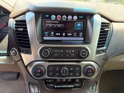 Used 2019 Chevrolet Suburban LT RWD image 14