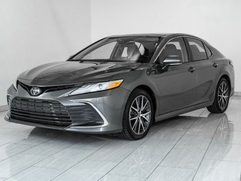 Used 2022 Toyota Camry XLE AWD/4WD image 4