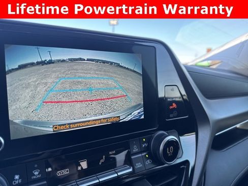 Used 2023 Toyota Highlander LE image 14