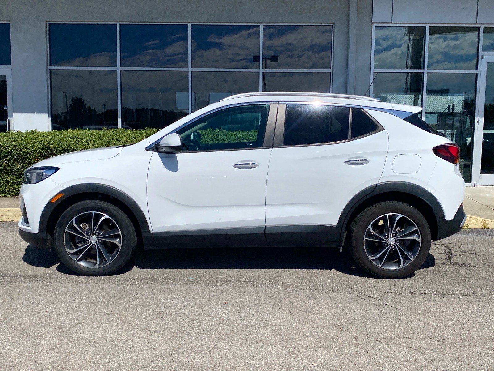 Used 2021 Buick Encore GX Select FWD image 2
