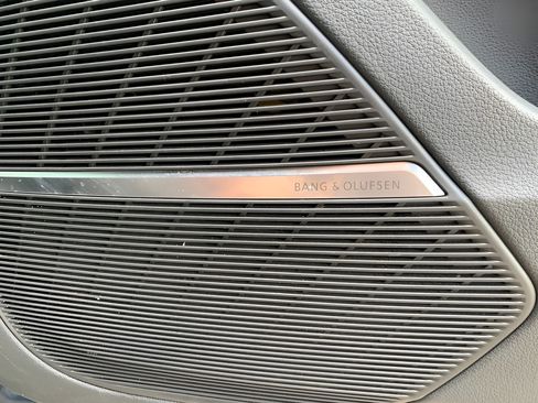Used 2019 Audi Q8 Prestige w/ Luxury Package AWD/4WD image 53