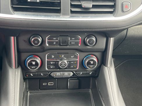 Used 2024 Chevrolet Suburban LT image 35