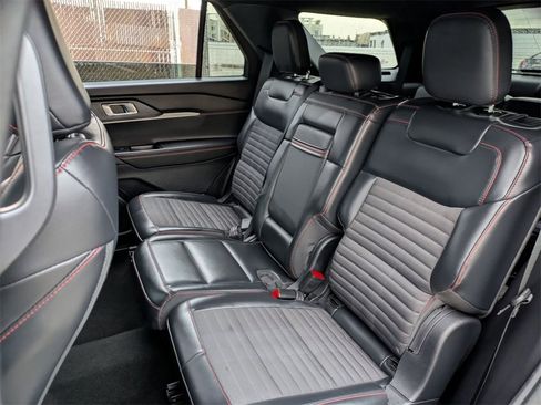 Used 2025 Ford Explorer ST-Line w/ ST-Line Street Pack image 25