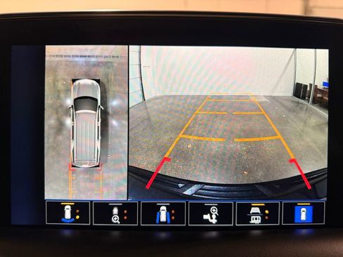 Used 2022 Chevrolet Suburban LT w/ Luxury Package image 24