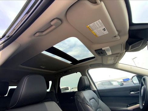 New 2025 Nissan Pathfinder Platinum w/ Black Appearance Package image 14