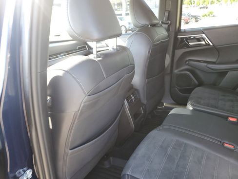 Used 2024 Mitsubishi Outlander SE AWD/4WD image 15