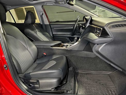 Used 2022 Toyota Camry SE w/ Audio Upgrade Package FWD image 12