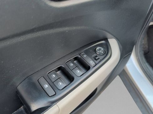 Used 2022 Hyundai Venue SEL FWD image 22