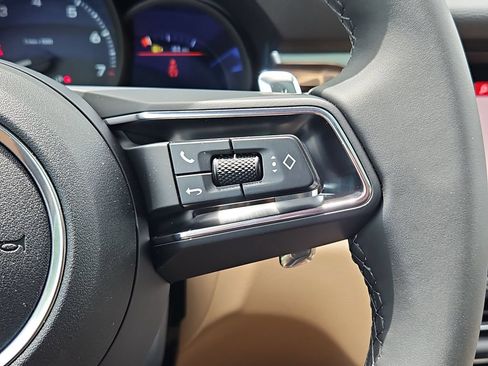 Certified 2026 Porsche Macan AWD/4WD image 22