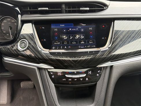 Used 2023 Cadillac XT6 Premium Luxury image 31