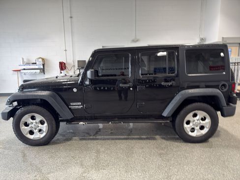 Used 2015 Jeep Wrangler Unlimited Sport AWD/4WD image 4