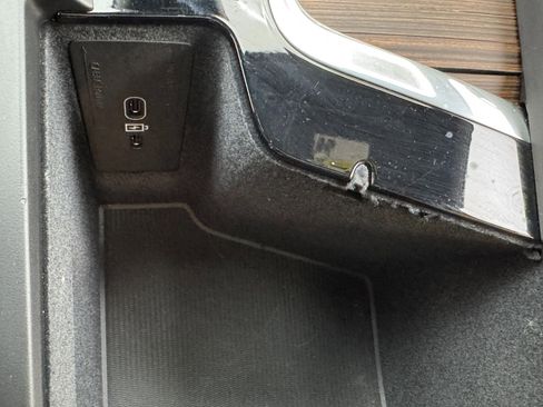 Used 2023 Volvo XC60 B5 Ultimate w/ Climate Package image 31