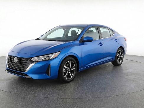 Used 2025 Nissan Sentra SV image 3