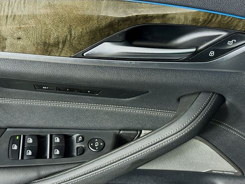 Used 2023 BMW 530e w/ Premium Package image 23