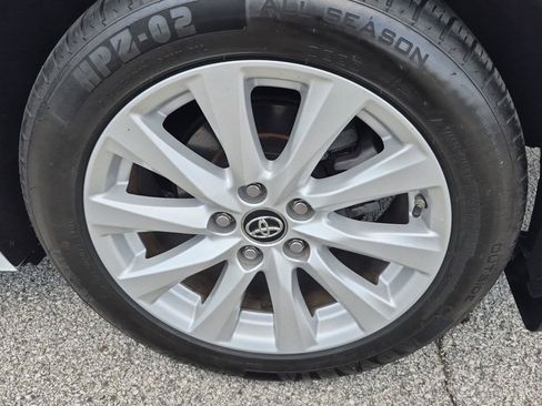 Used 2018 Toyota Camry LE FWD image 21