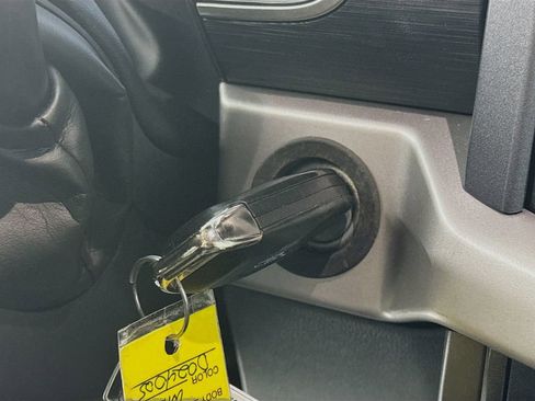 Used 2023 Ford F150 XLT image 32