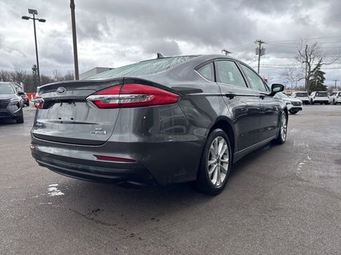 Used 2019 Ford Fusion SE FWD image 2