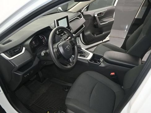 Used 2025 Toyota RAV4 LE FWD image 4