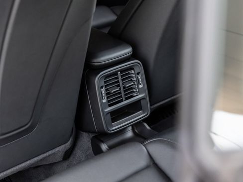 Certified 2025 Porsche Taycan AWD/4WD image 36