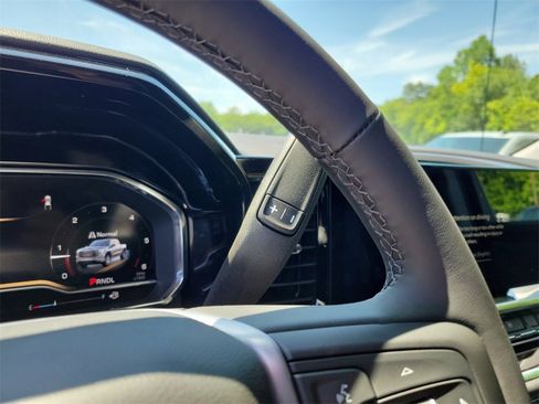 New 2025 GMC Sierra 1500 SLE w/ Preferred Package image 16