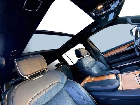 Used 2024 Jeep Grand Wagoneer L Series III image 28