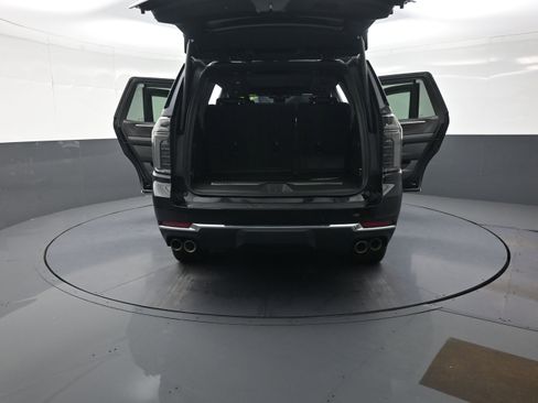 Used 2025 Chevrolet Tahoe Premier AWD/4WD image 4