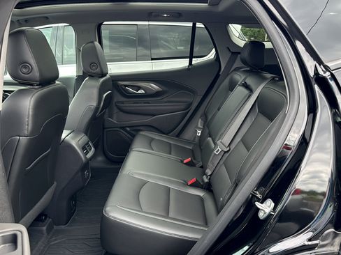 Used 2022 GMC Terrain SLT w/ Tech Package AWD/4WD image 23
