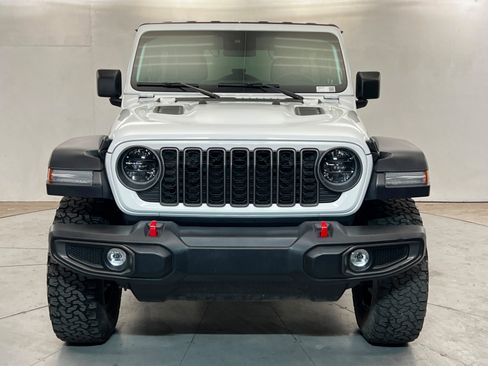 Used 2025 Jeep Wrangler Unlimited Rubicon AWD/4WD image 8