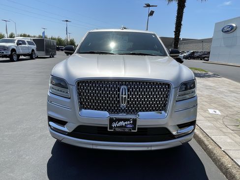 Used 2019 Lincoln Navigator Select AWD/4WD image 6