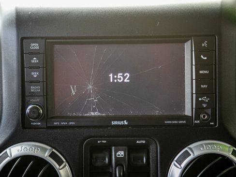 Used 2012 Jeep Wrangler Unlimited Rubicon w/ Connectivity Group image 23