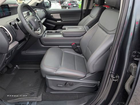 New 2025 Ford Expedition Active image 13