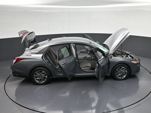 Used 2024 Hyundai Elantra SEL FWD image 39