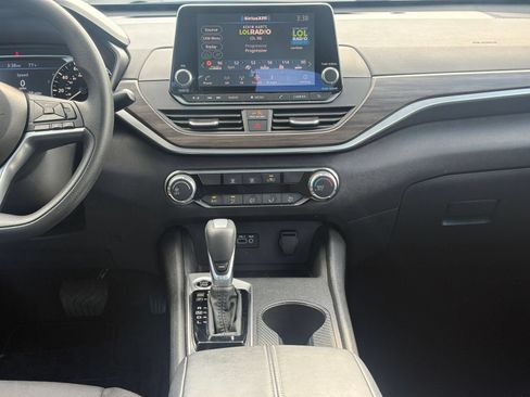 Used 2025 Nissan Altima 2.5 SV FWD image 14