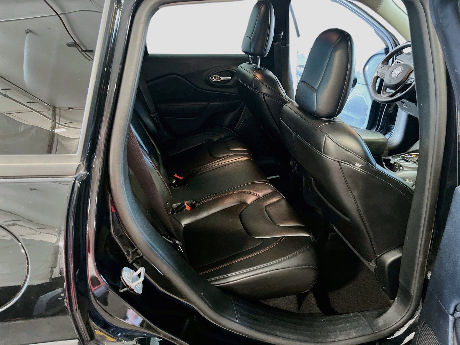 Used 2019 Jeep Cherokee Trailhawk w/ Cold Weather Group AWD/4WD image 28