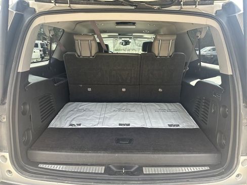 Used 2017 Chevrolet Suburban LT w/ Luxury Package image 19