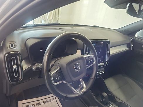 Used 2024 Volvo XC40 B5 Core image 8
