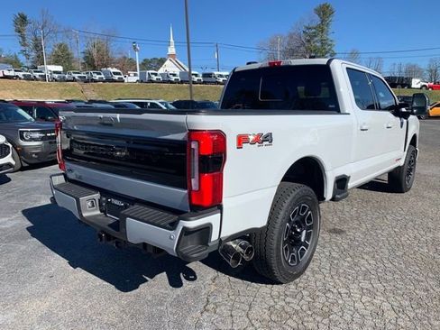 New 2025 Ford F350 Platinum w/ FX4 Off-Road Package image 8