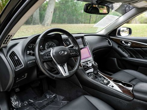 Used 2018 INFINITI Q50 Luxe w/ Essential Package (3.0T Luxe) image 3