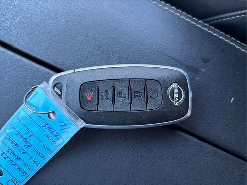 Used 2023 Nissan Rogue SL w/ SL Premium Package image 42